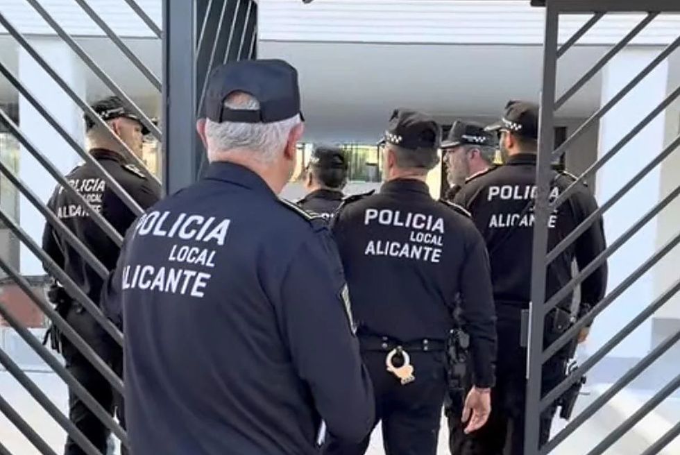 La policia d'Alacant revisa pis per pis Les Naus per garantir l’adjudicació correcta