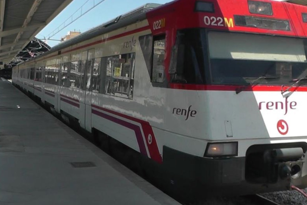 Renfe suspén la circulació de trens entre València i Castelló pel vent