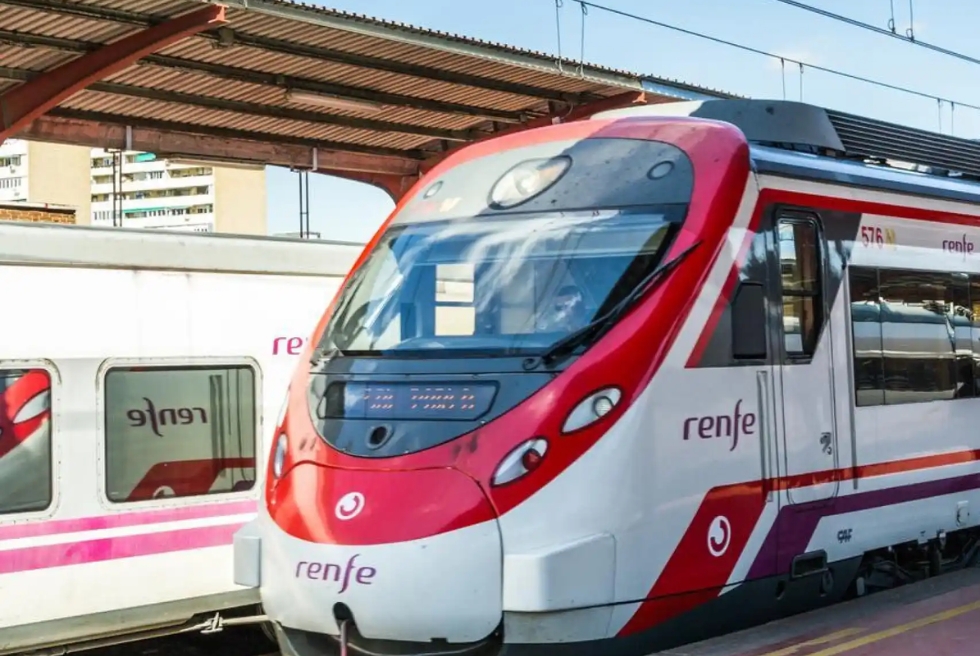 El vent força a suspendre trens entre la Comunitat Valenciana i Catalunya