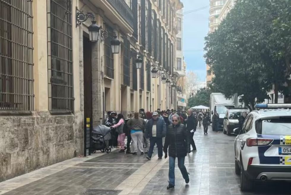 Cues per la regularització extraordinària a la Comunitat