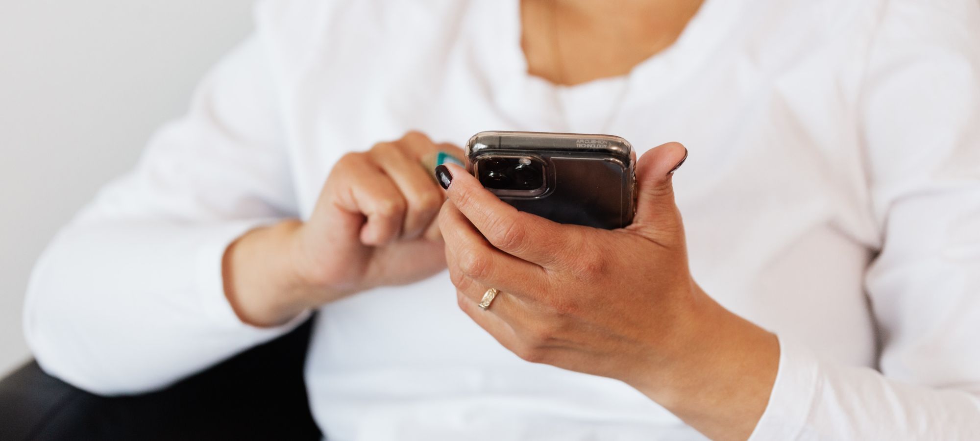 Espanya prohibir&agrave; les xarxes socials als menors de 16 anys