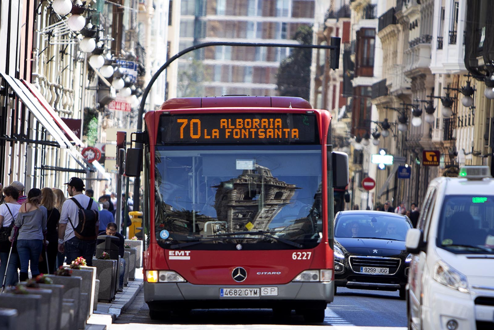 Així et pots moure en transport públic estes falles