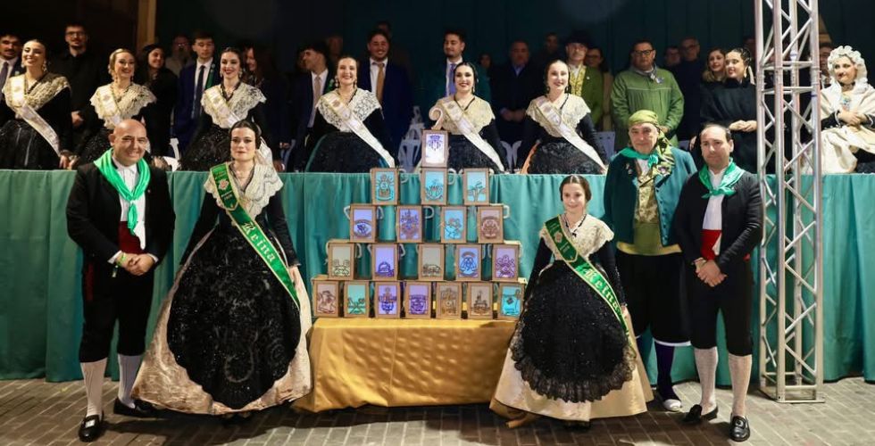 La magdalena comen&ccedil;a amb l'encesa de gaiates i el preg&oacute; infantil