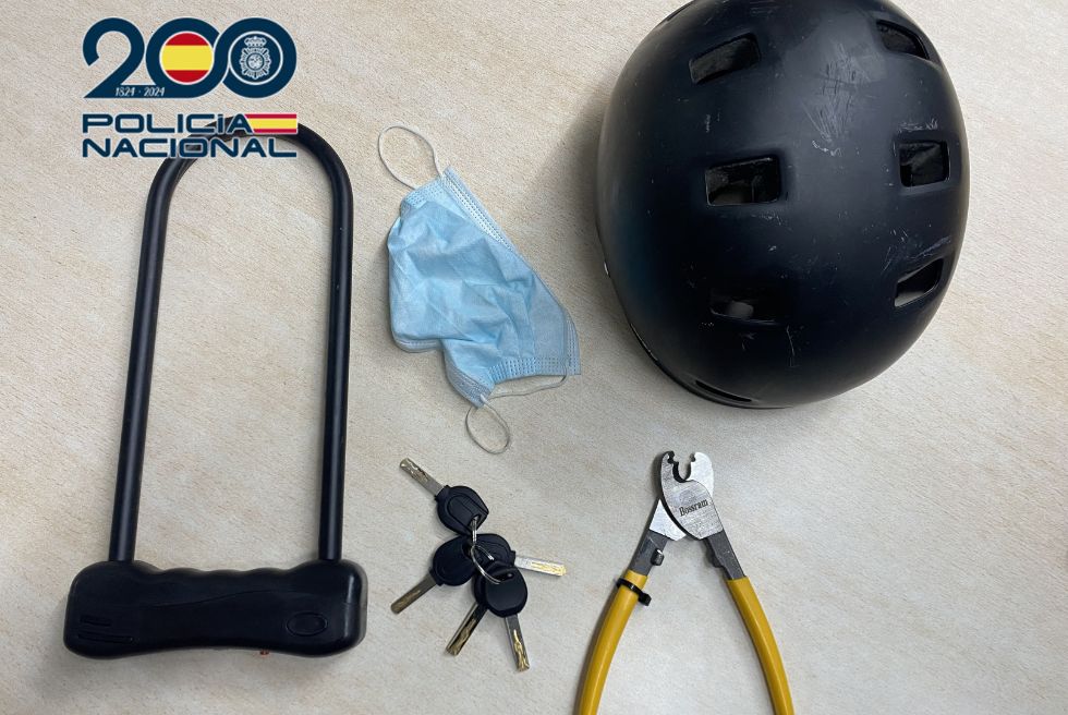 La Policia Nacional deté a un home després de robar huit patinets elèctrics