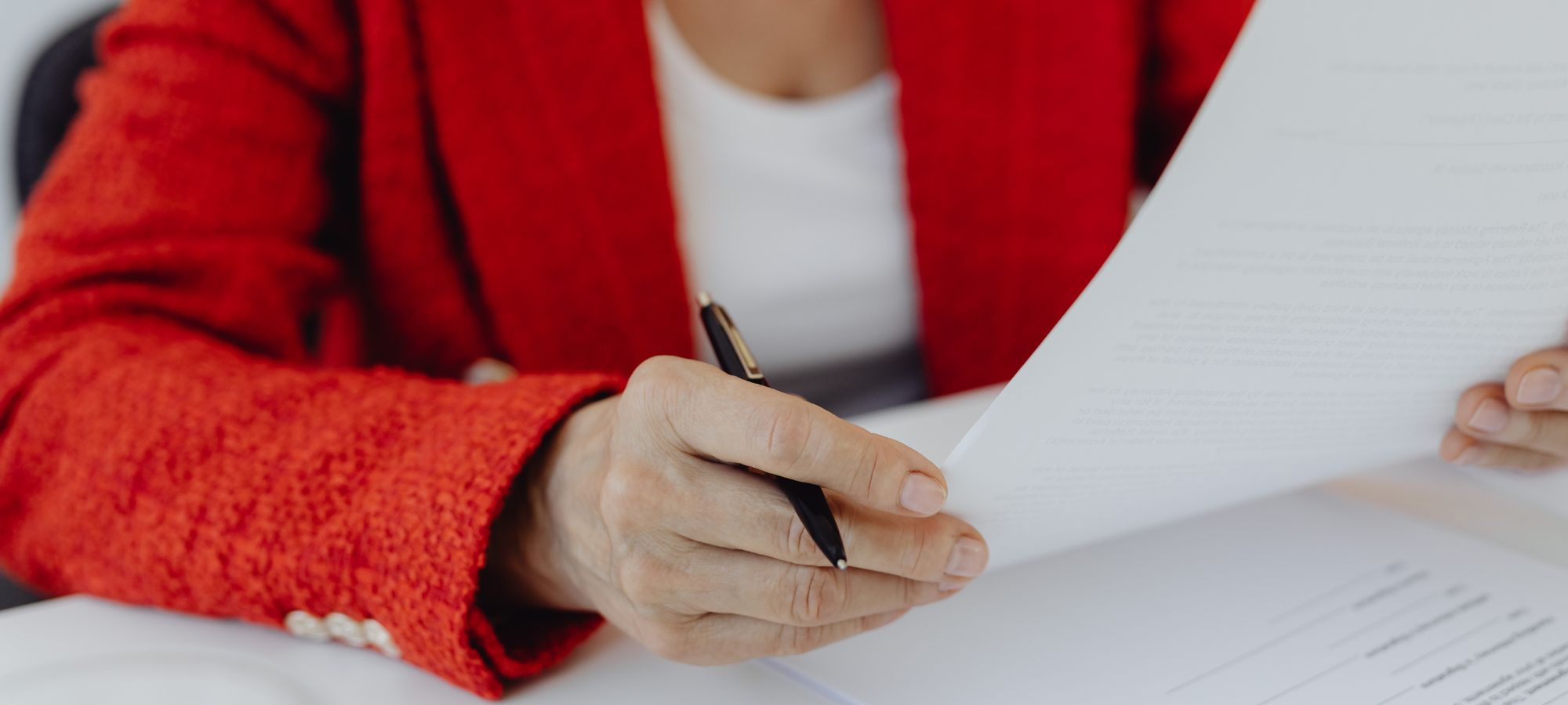 La regularitzaci&oacute; de migrants obri la via presencial 