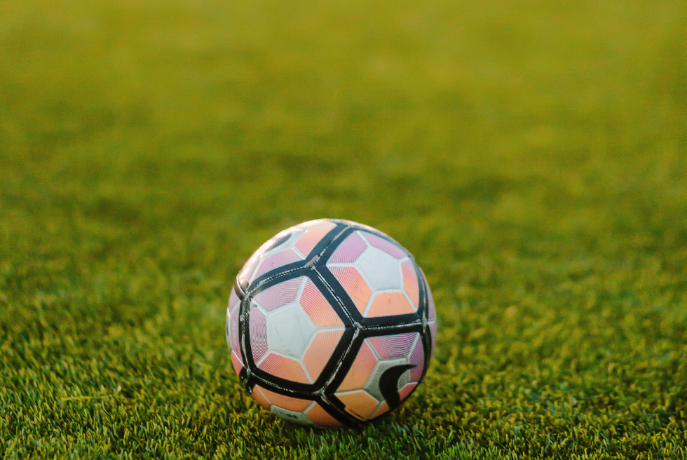 La Fiscalia detecta indicis d’odi en insults racistes i homòfobs a Mestalla