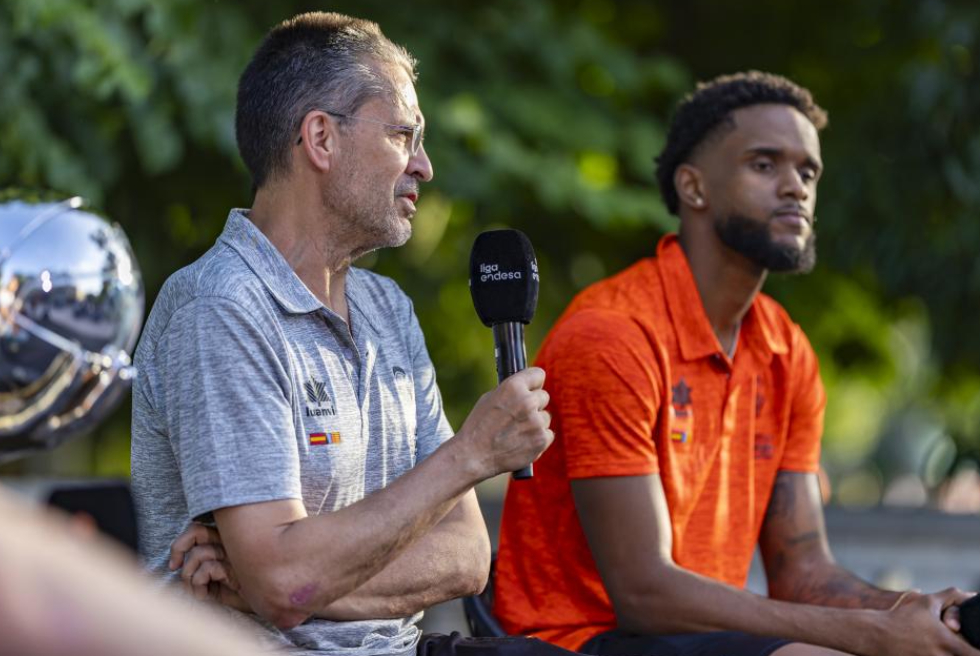 Pedro Martínez, millor entrenador de l’Eurolliga, i Jean Montero, millor jove en una temporada històrica del Valencia Basket