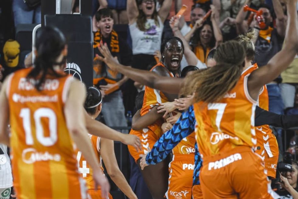 El Valencia Basket femení firma una temporada històrica amb el quart títol de Lliga consecutiu
