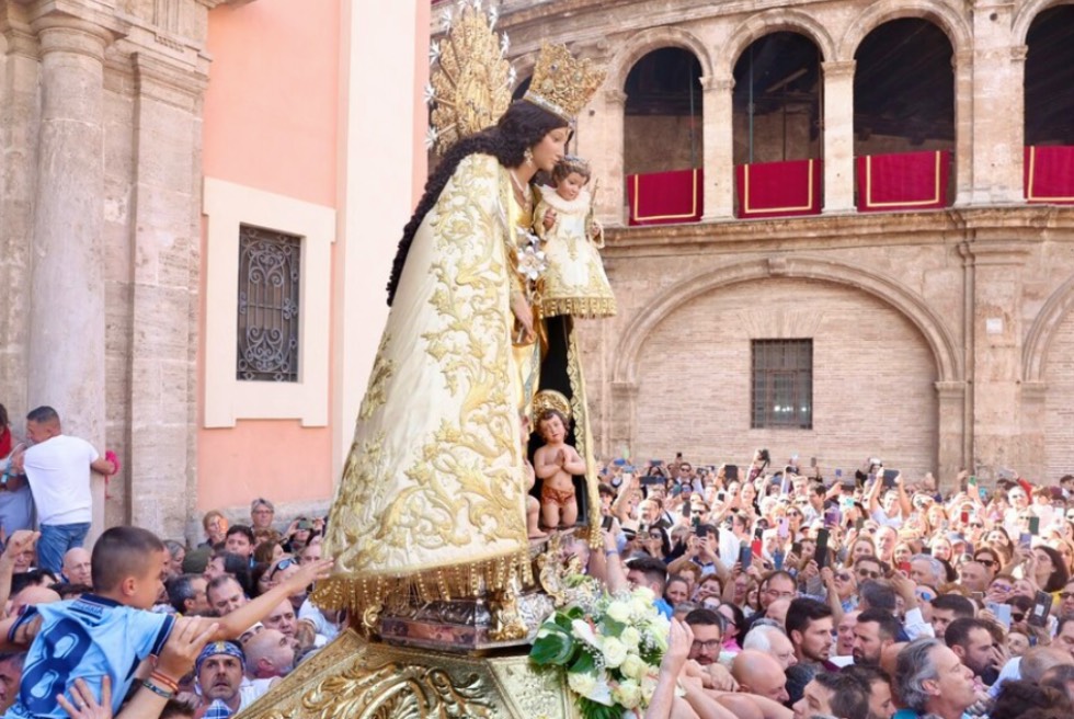 Valencia es bolca amb la Mare de Déu dels Desamparats