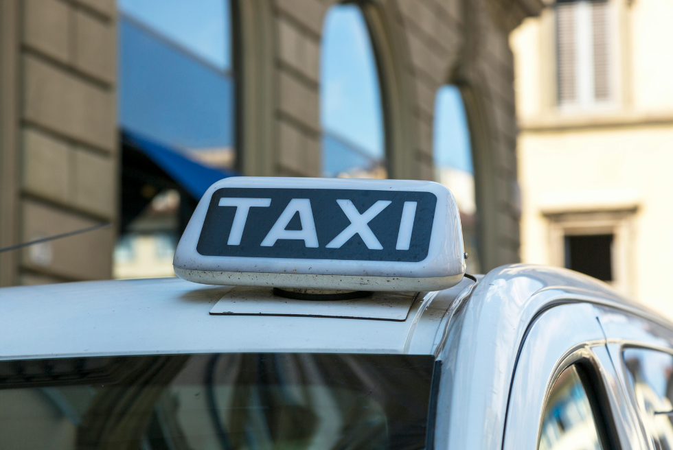 Els taxistes col·lapsen el centre de València per a exigir més control sobre els VTC