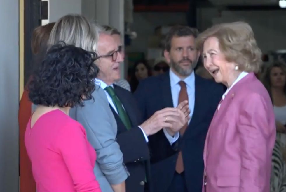 La reina emèrita Sofia visita Castelló en un congrés sobre bancs d’aliments