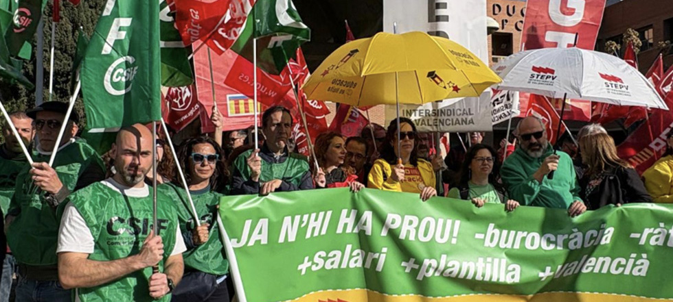 El seguiment de la vaga indefinida de l'enssenyament &eacute;s del 24 per cent