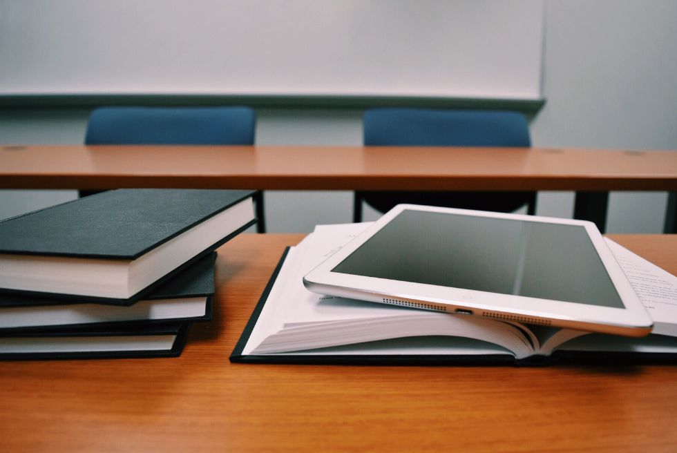 La negociació entre Educació i sindicats acaba amb avanços, però encara sense acord