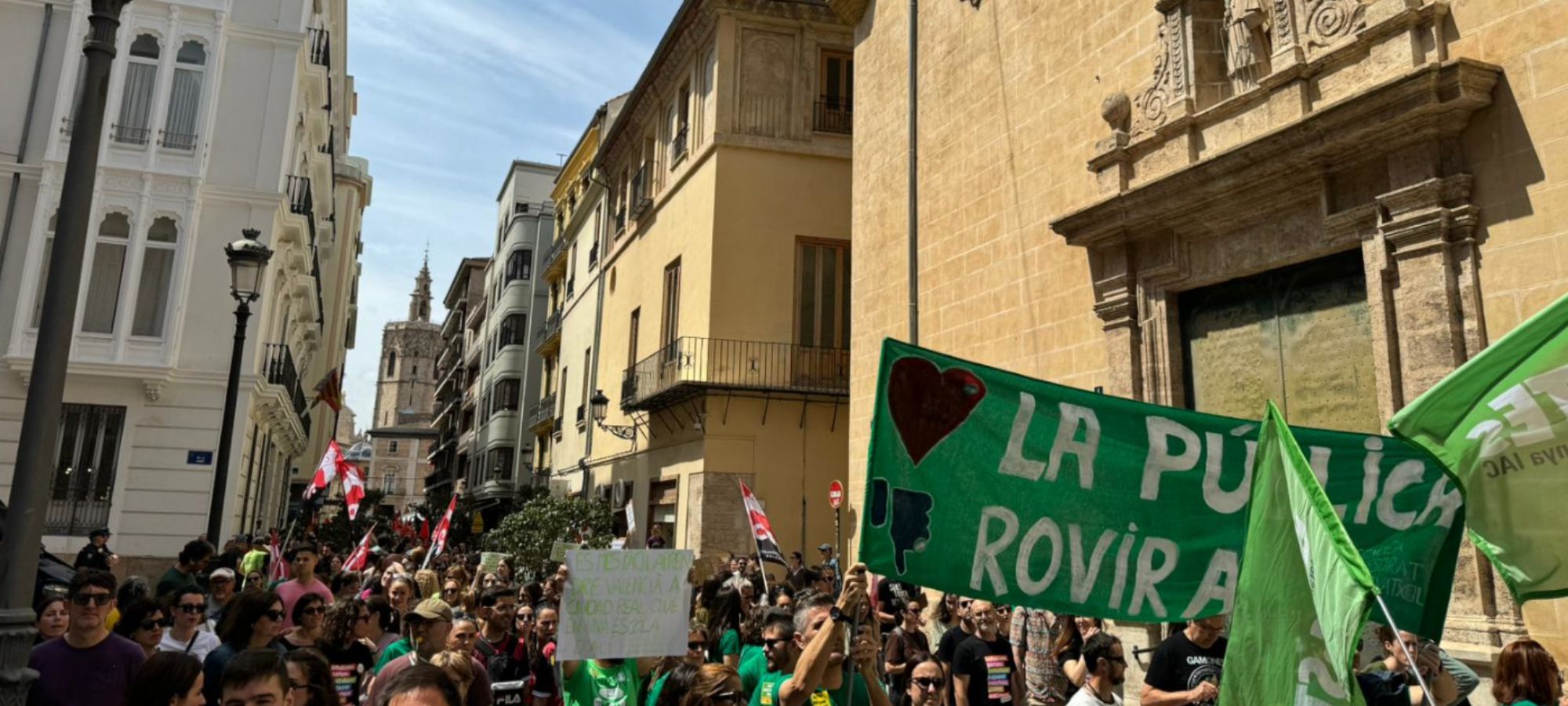 Els docents voten si accepten l&rsquo;oferta per finalitzar la vaga