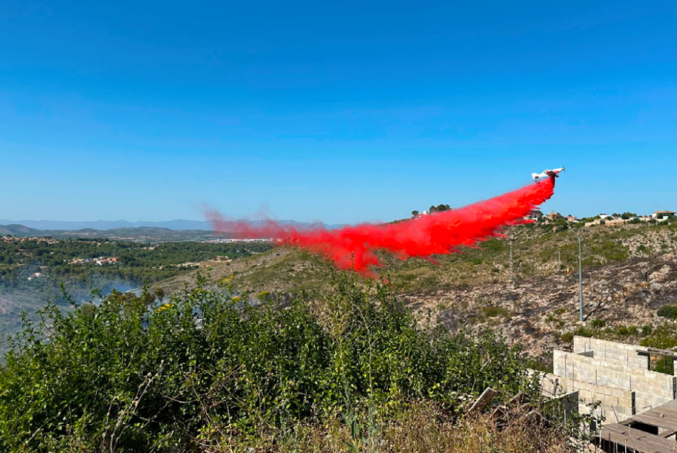 Estabilitzat un incendi forestal a Calicanto amb un ampli dispositiu d’emergències