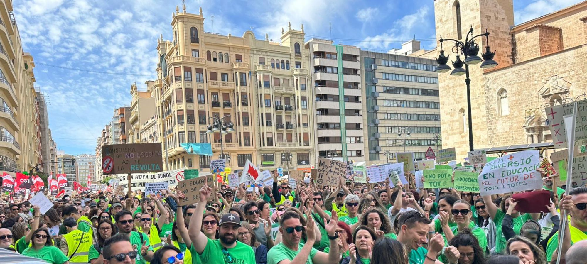 La PAU avan&ccedil;a mentre continua l'acampada docent 