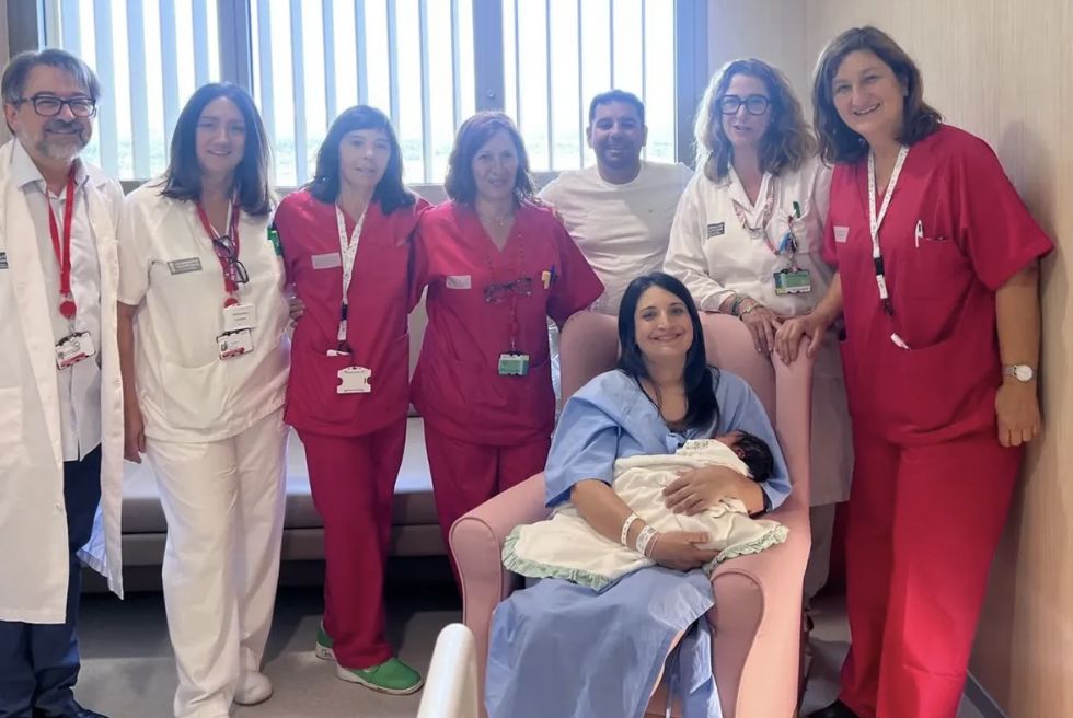 El nou hospital d’Ontinyent arranca amb el naixement de la primera bebé