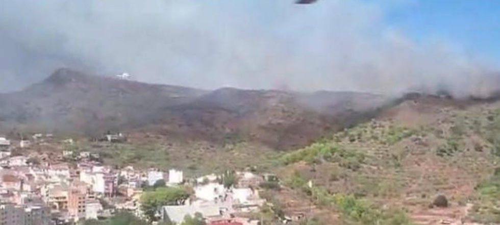 L'incendi a la Calderona deixa 400 hect&agrave;rees cremades i G&agrave;tova evacuada