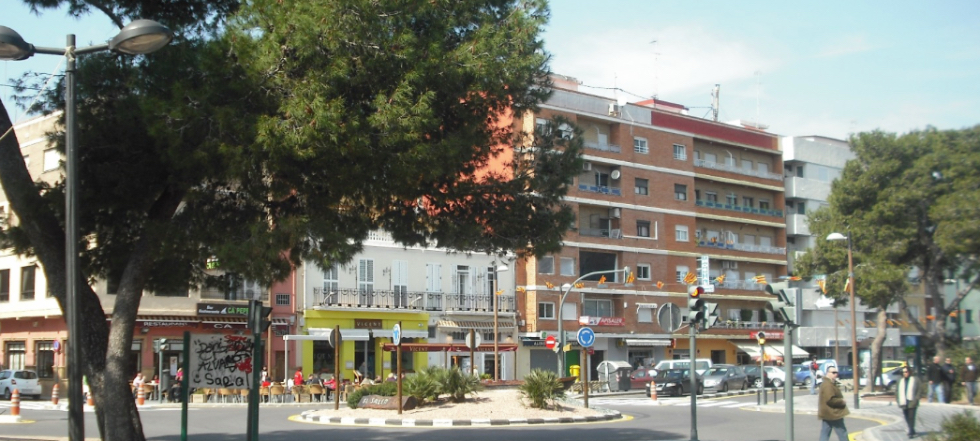 Els ve&iuml;ns del Saler tornen a casa i la CV-500 continua tallada