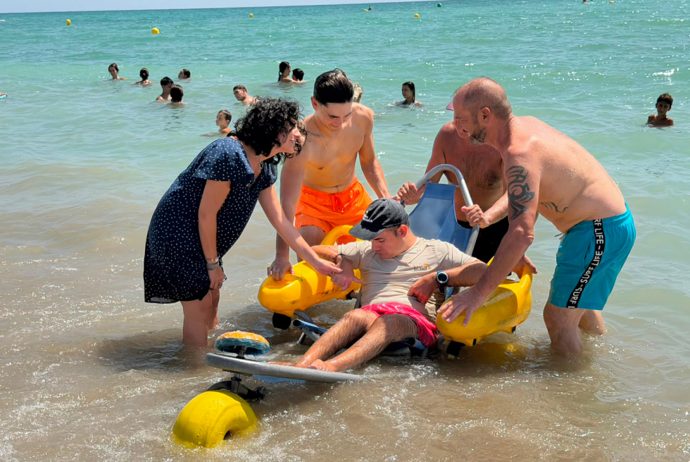La GVA destina 161.000 euros a millorar l’accessibilitat de les platges de deu municipis