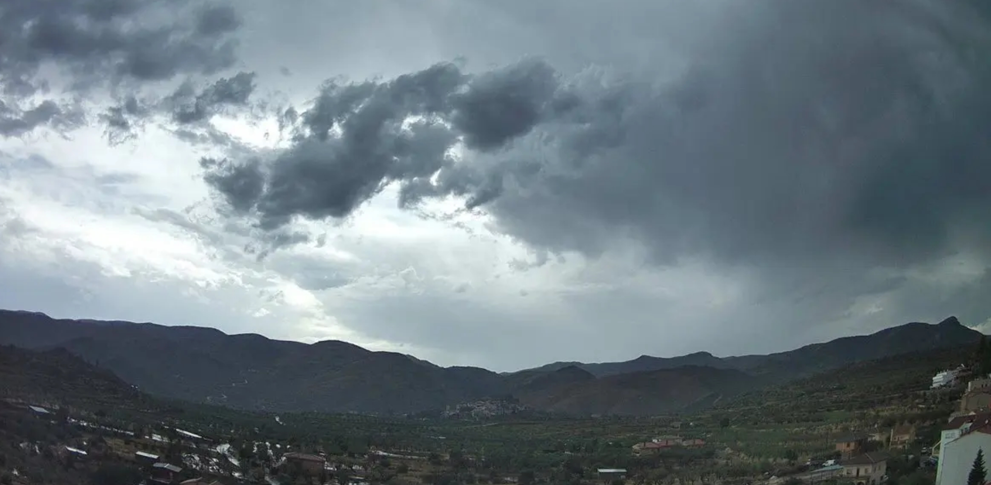 Tempestes colpegen l&rsquo;interior deixant 186 l/m&sup2; a Bej&iacute;s