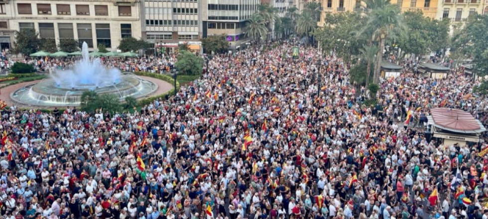 Milers de valencians ixen al carrer en suport a Ceuta
