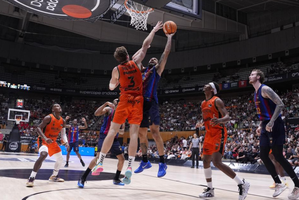 El València Basket frega la remuntada però cau davant el Barça en un final d'infart (86-87)