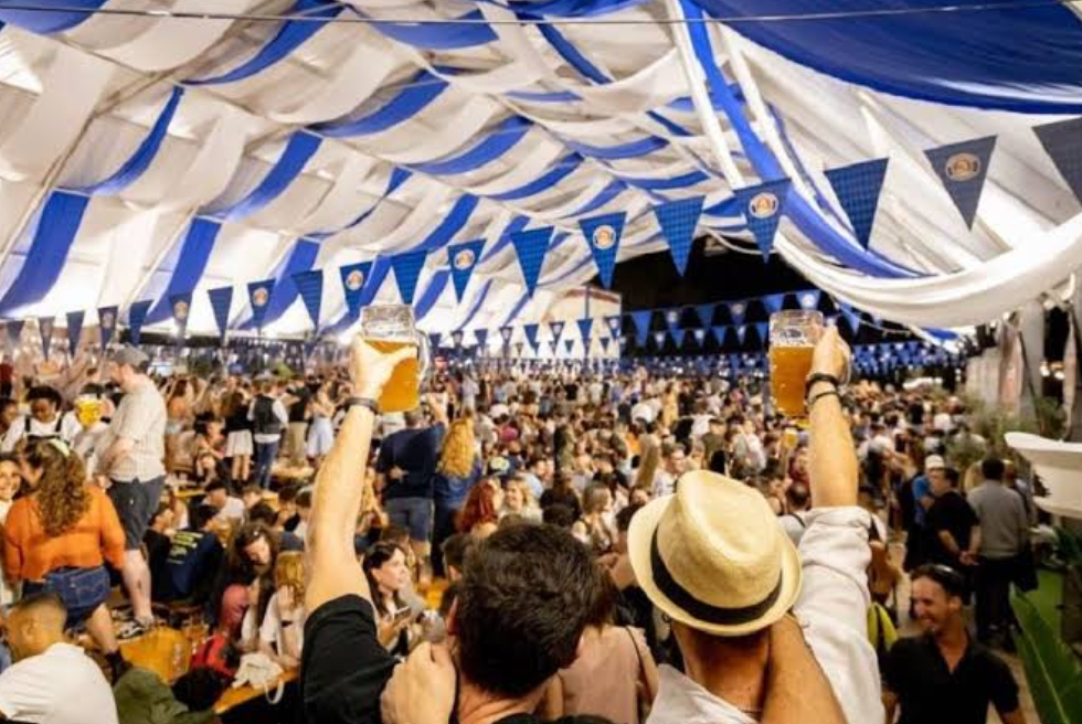 L'Oktoberfest de València afronta el seu últim cap de setmana al Garatge Foodie amb gastronomia i tradició bàvara