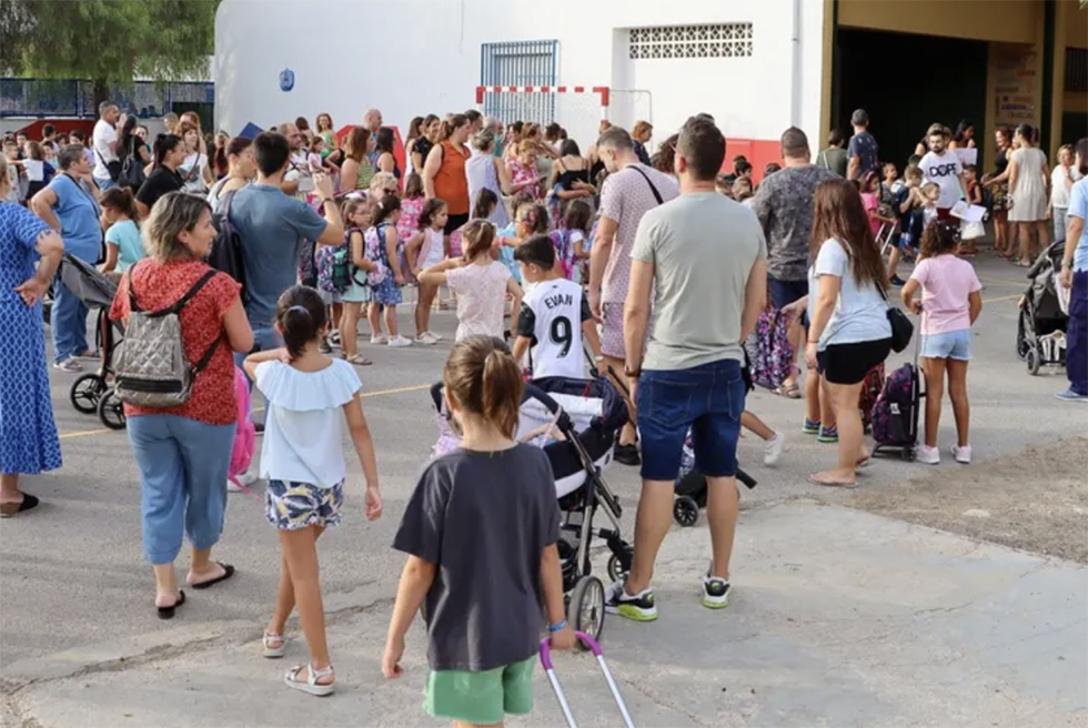 Més de 808.000 estudiants valencians tornen a les aules en un inici de curs marcat per la davallada d'alumnat i el reforç de plantilles