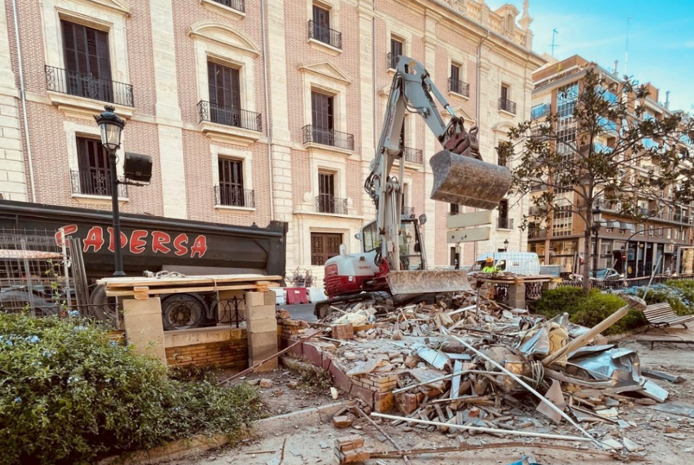 València enderroca l'antic quiosc del Parterre després de més d'una dècada tancat