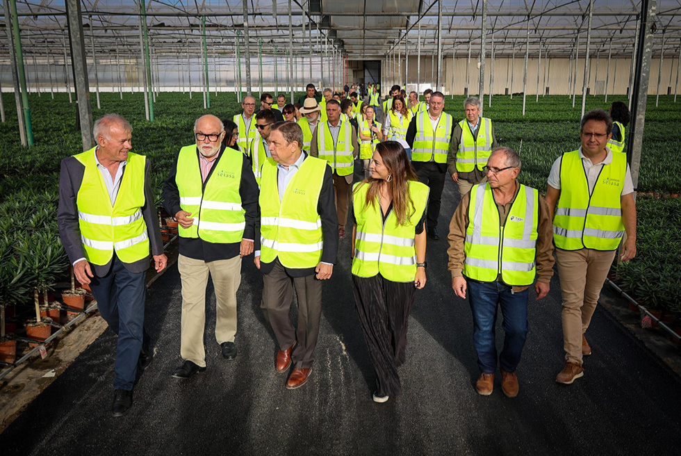 Luis Planas visita Torrent per a seguir la reconstrucció agrària després de la DANA
