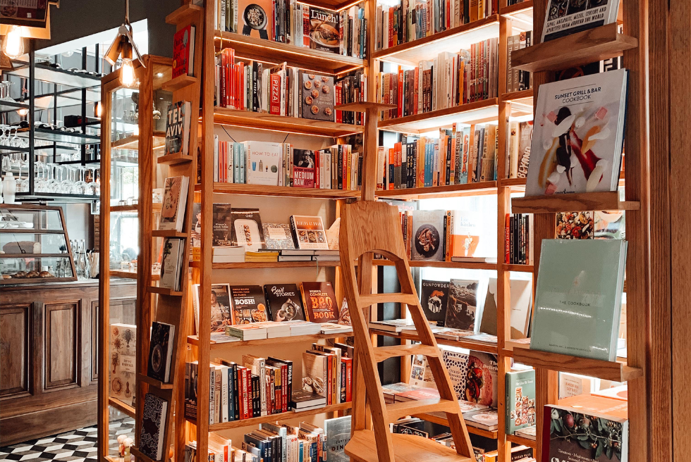 Educació destina més de 540.000 euros per promoure el valencià en teatre i llibreries