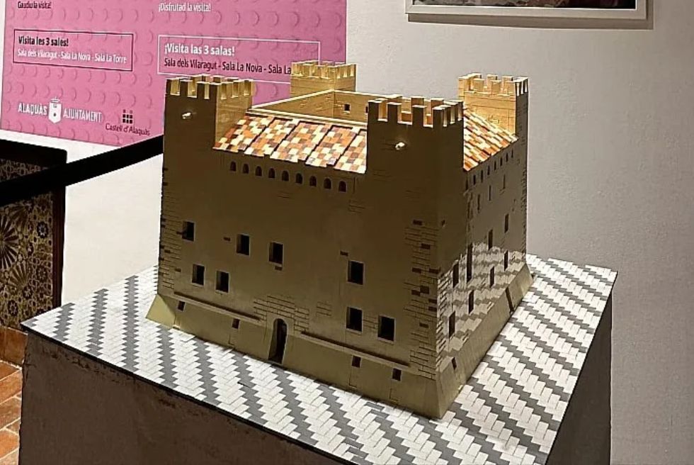 Alaquàs té el betlem más gran de Lego d'Espanya